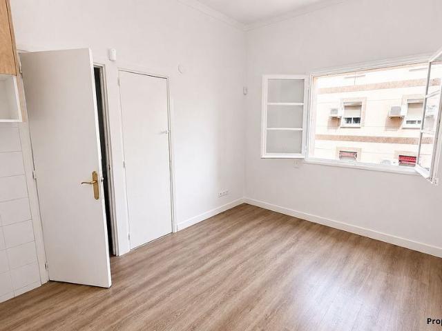 Piso en venta en calle Jardí, Hospitalet de Llobregat, L´, de 42 m² 2 habitaciones por 125.000