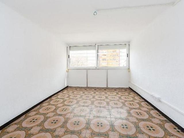 Piso en venta en calle Jerez de la Frontera, Badalona, de 69 m² 3 habitaciones por 72.730