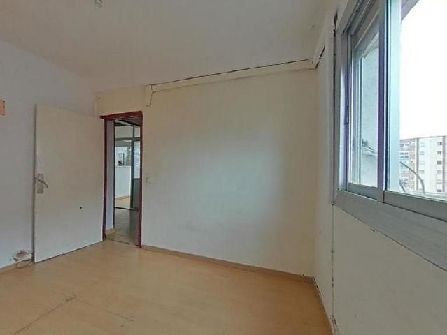 Piso en venta en calle Jerez de la Frontera, Badalona, de 70 m² 3 habitaciones por 137.000