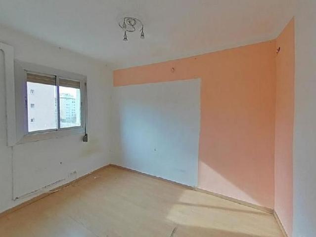 Piso en venta en calle Jerez de la Frontera, Badalona, de 70 m² 3 habitaciones por 137.000