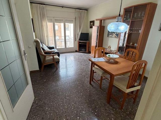 Piso en venta en calle Jocs Florals, Badalona, de 69 m² 3 habitaciones por 275.000