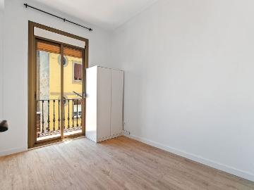 Piso en venta en calle Joan de Borbo Comte Barce, Barcelona, de 60 m² 3 habitaciones por 395.000