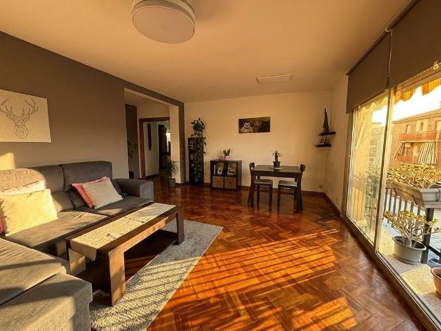 Piso en venta en calle Joan Maragall, Molins de Rei, de 127 m² 4 habitaciones por 340.000