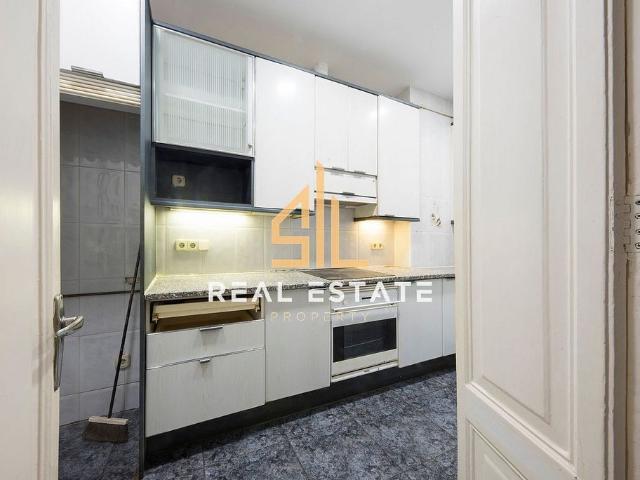 Piso en venta en calle Joaquin Costa, Barcelona, de 126 m² 4 habitaciones por 475.000