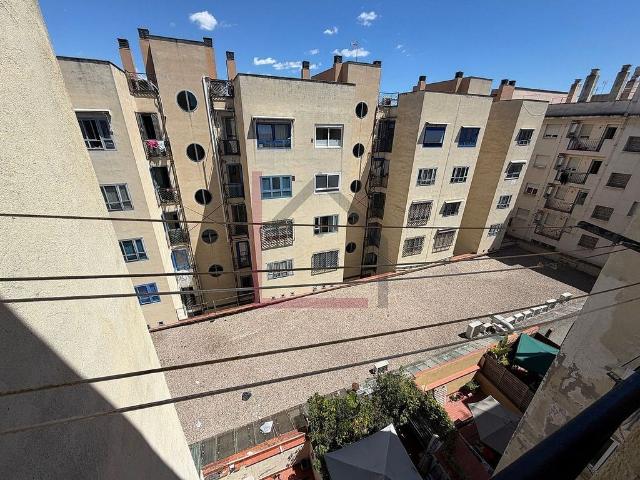 Piso en venta en calle Joaquin Costa, Barcelona, de 54 m² 3 habitaciones por 290.000
