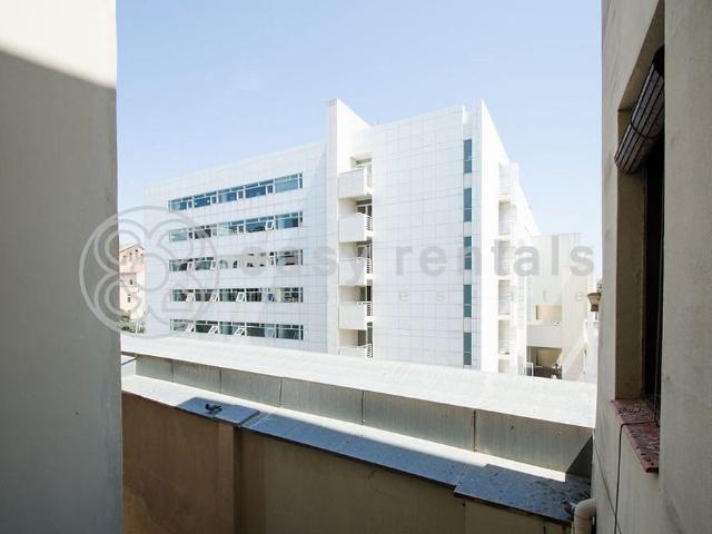 Piso en venta en calle Joaquín Costa, Barcelona, de 79 m² 3 habitaciones por 330.000