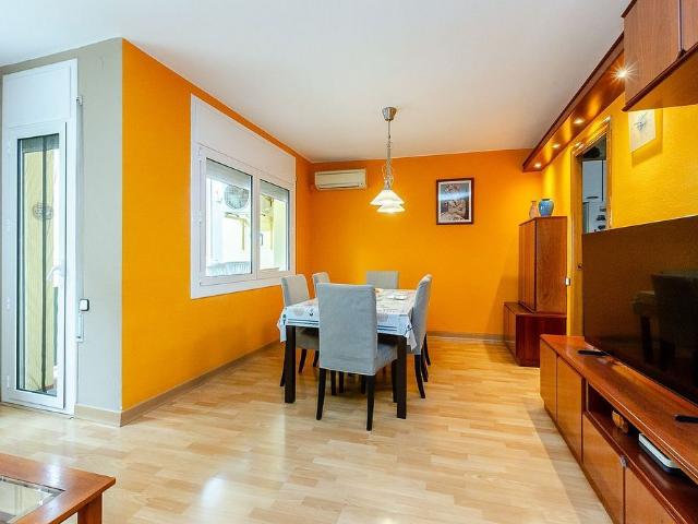Piso en venta en calle Josep Maria de Sagarra de, Hospitalet de Llobregat, L´, de 96 m² 4 habitaciones por 359.000