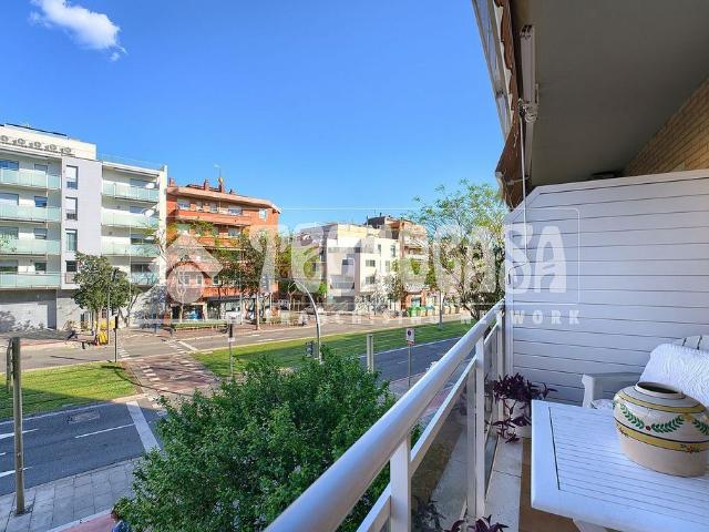 Piso en venta en calle Josep Fiter, Cornellà de Llobregat, de 118 m² 4 habitaciones por 427.000
