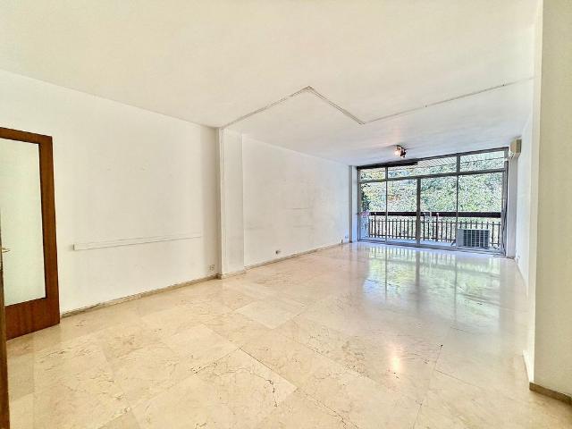 Piso en venta en calle Josep Tarradellasviladomat, Barcelona, de 131 m² 4 habitaciones por 670.000
