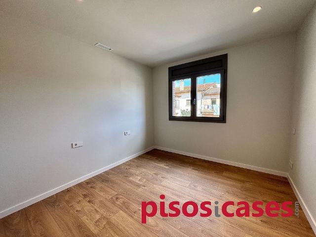 Piso en venta en calle Josep Ventura, Tona, de 106 m² 4 habitaciones por 346.883