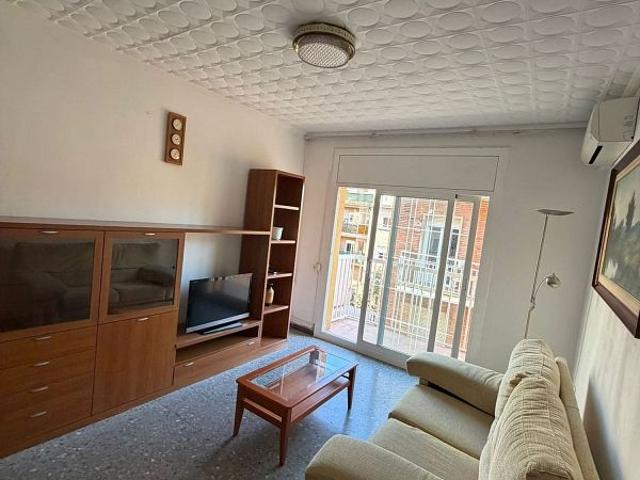 Piso en venta en calle Jordi Ferran, Barcelona, de 55 m² 3 habitaciones por 305.000