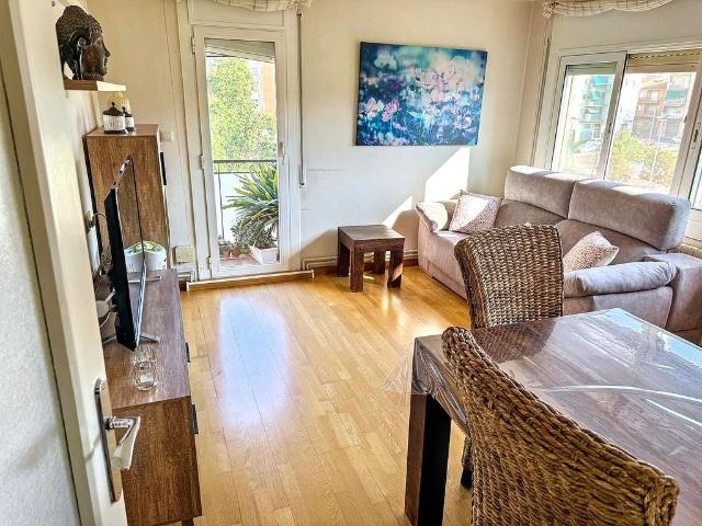 Piso en venta en calle De la Lusitània, Sabadell, de 75 m² 3 habitaciones por 264.000