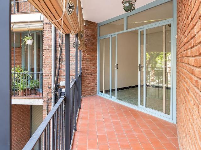 Piso en venta en calle La Maquinista, Barcelona, de 75 m² 3 habitaciones por 385.000