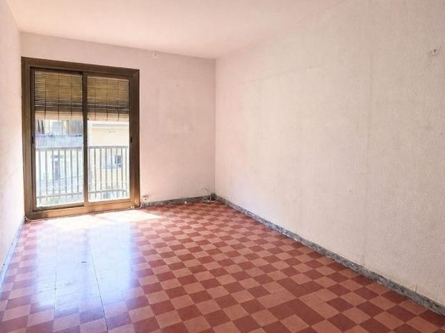 Piso en venta en calle Las Navas de Tolosa, Barcelona, de 57 m² 3 habitaciones por 310.000
