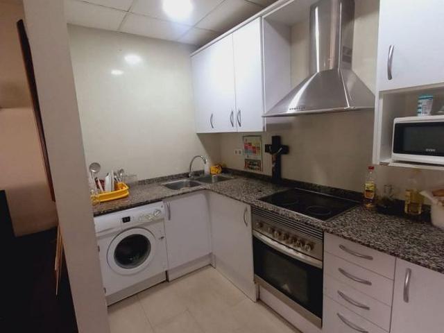 Piso en venta en calle Les Roques, Granada, La, de 41 m² 1 habitación por 130.000