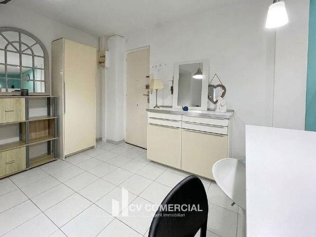 Piso en venta en calle Llibertat, Barcelona, de 52 m² 1 habitación por 275.000