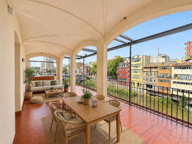 Piso en venta en calle Llibertat, Girona, de 66 m² 2 habitaciones por 470.000