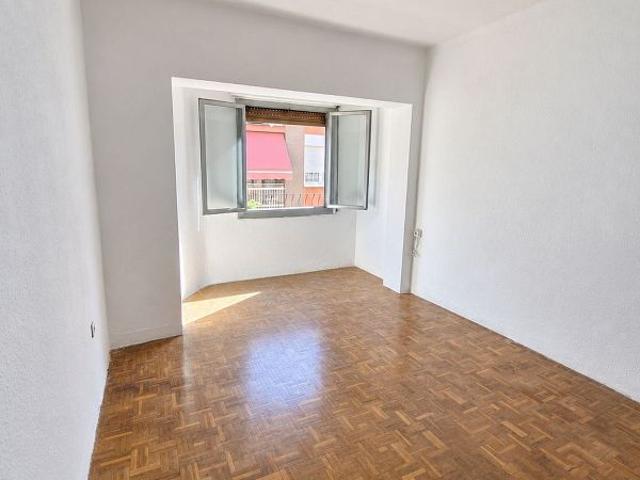 Piso en venta en calle Llobregat, Hospitalet de Llobregat, L´, de 61 m² 3 habitaciones por 194.000