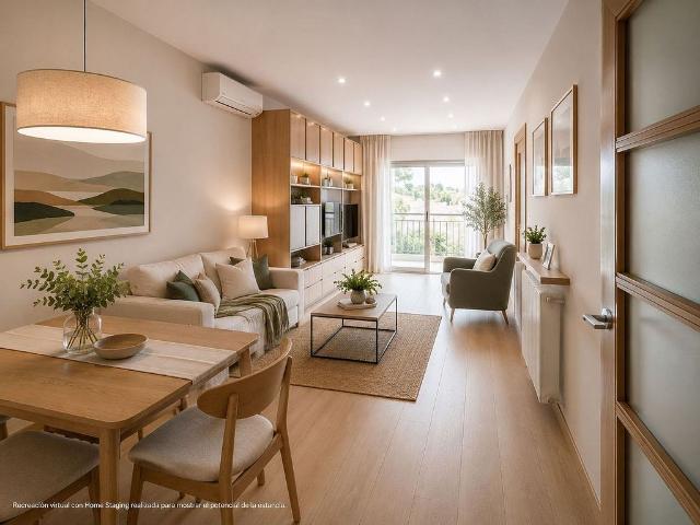 Piso en venta en calle Lluís Pascual Roca, Sant Boi de Llobregat, de 81 m² 4 habitaciones por 275.000