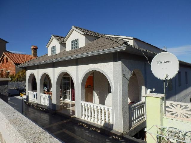 Piso en venta en calle Los Cerezos, Castellet i la Gornal, de 196 m² 3 habitaciones por 240.000