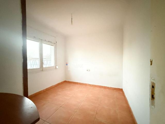 Piso en venta en calle Puigmal, Castelló d´Empúries, de 80 m² 3 habitaciones por 132.000