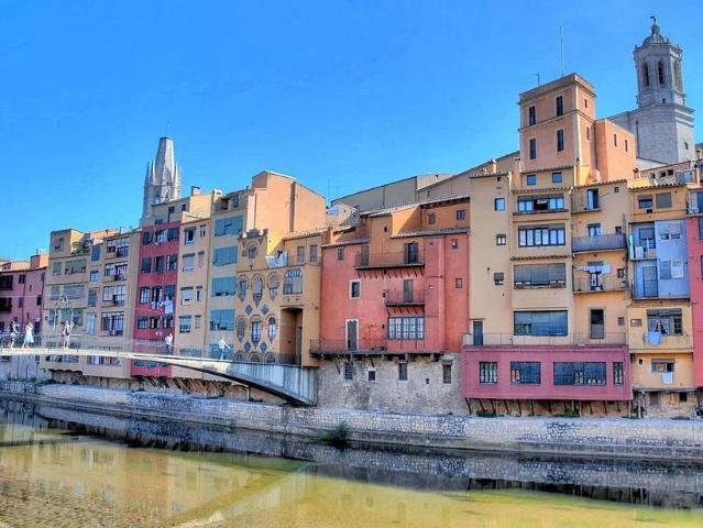 Piso en venta en calle Puigmalsta Eugenia, Girona, de 80 m² 2 habitaciones por 63.000