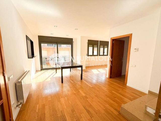 Piso en venta en calle Pujades, Figueres, de 167 m² 3 habitaciones por 230.000