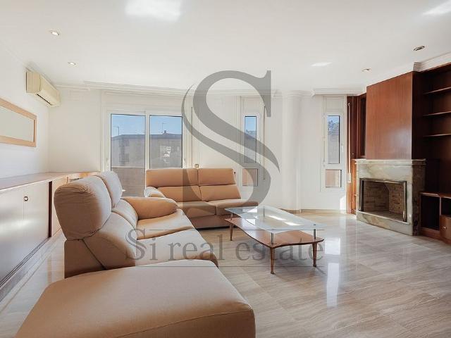 Piso en venta en calle Pujalt, Barcelona, de 189 m² 4 habitaciones por 570.000