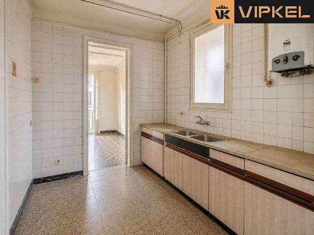 Piso en venta en calle Paris, Barcelona, de 55 m² 3 habitaciones por 445.000