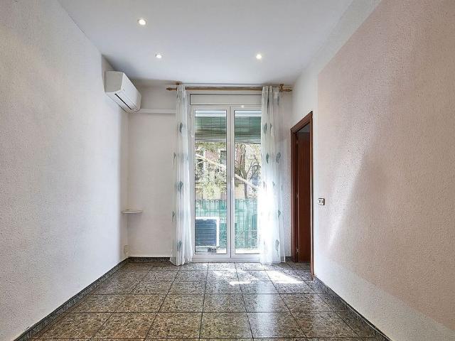 Piso en venta en calle Parlament, Barcelona, de 55 m² 2 habitaciones por 345.000