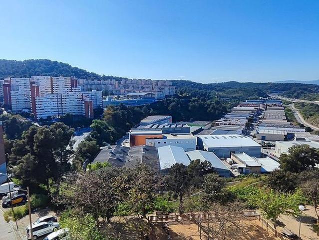 Piso en venta en calle Pedraforca, Barcelona, de 64 m² 3 habitaciones por 129.000