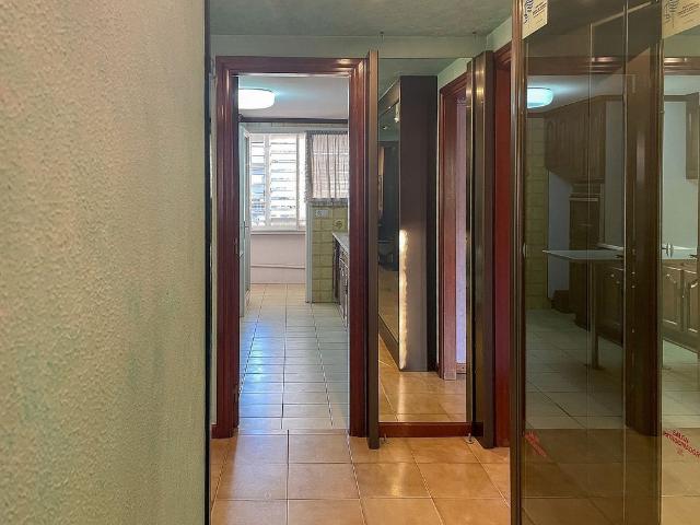 Piso en venta en calle Pere Llosas, Olot, de 214 m² 4 habitaciones por 295.000
