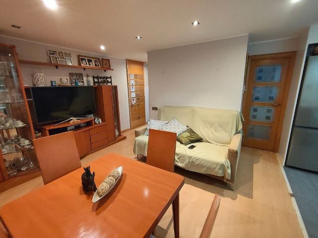 Piso en venta en calle Pintor Rosales, Badalona, de 53 m² 2 habitaciones por 156.000