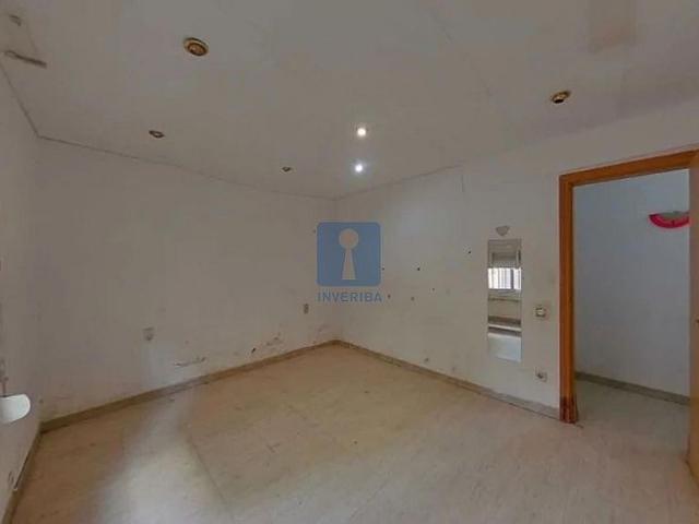 Piso en venta en calle Pintor Rosales, Badalona, de 63 m² 3 habitaciones por 106.820