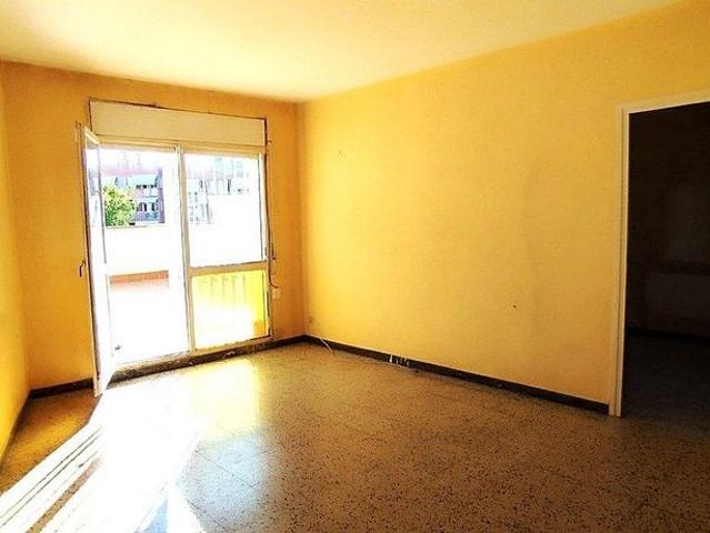 Piso en venta en calle Pirineus, Badalona, de 62 m² 3 habitaciones por 247.000