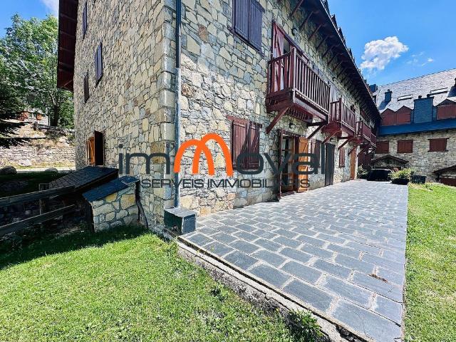 Piso en venta en calle Pla de la Ermita, Vall de Boí, La, de 74 m² 3 habitaciones por 250.000