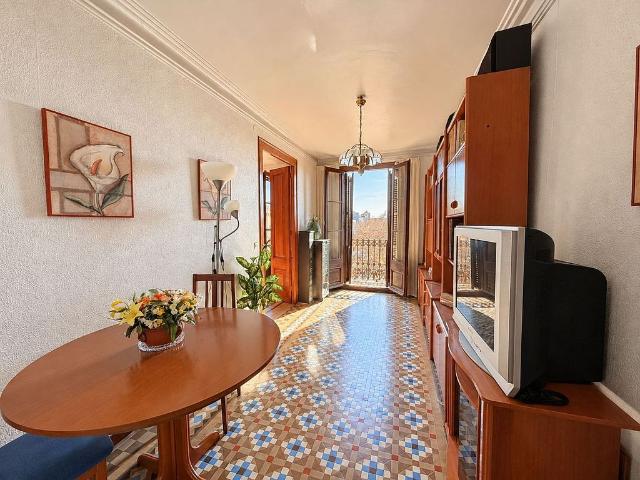 Piso en venta en calle Pla de Palau, Barcelona, de 100 m² 4 habitaciones por 580.000