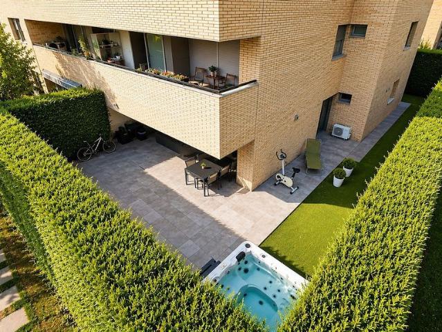 Piso en venta en calle Pla de Salt, Salt, de 112 m² 2 habitaciones por 385.000