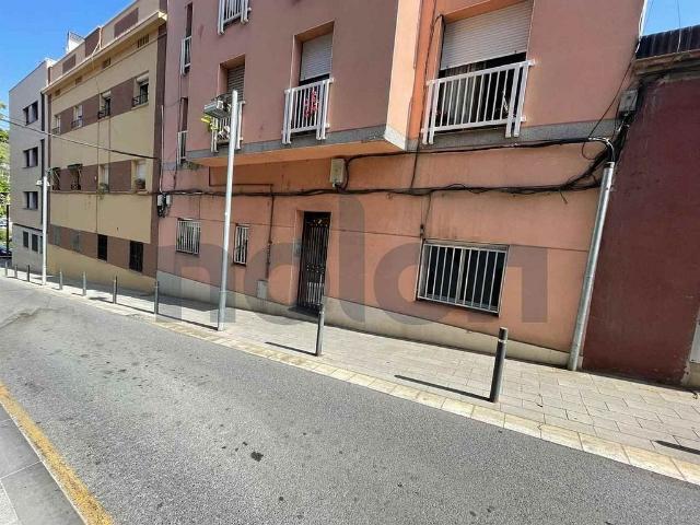 Piso en venta en calle Pont, Montcada i Reixac, de 80 m² 3 habitaciones por 104.000