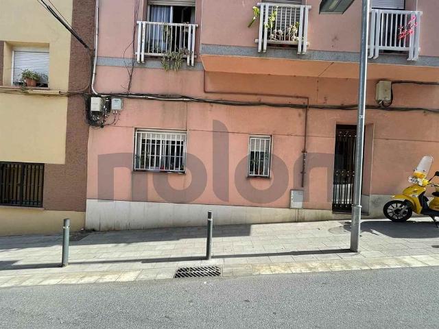 Piso en venta en calle Pont, Montcada i Reixac, de 80 m² 3 habitaciones por 104.000