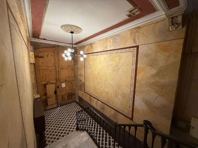 Piso en venta en calle Princesa, Barcelona, de 87 m² 3 habitaciones por 477.000