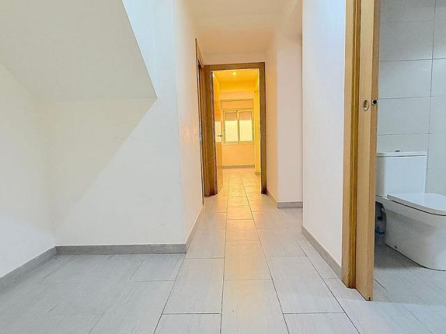 Piso en venta en calle Rafael Casanova, Castelldefels, de 88 m² 3 habitaciones por 340.000