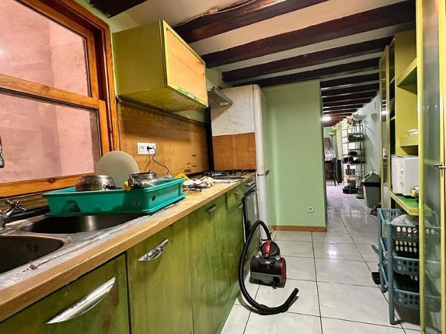 Piso en venta en calle Ramelleres, Barcelona, de 85 m² 3 habitaciones por 370.000