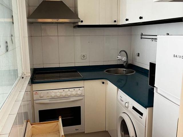 Piso en venta en calle Reina Elisenda Montcada, Barcelona, de 32 m² 1 habitación por 260.000