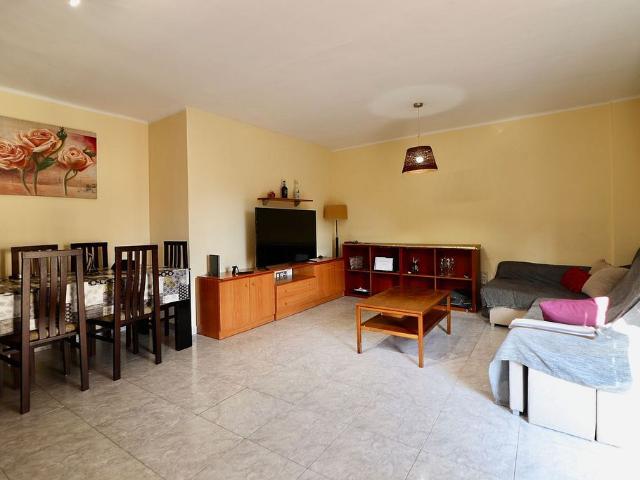 Piso en venta en calle Republica Argentina, Cornellà de Llobregat, de 102 m² 3 habitaciones por 280.000