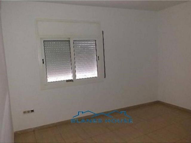 Piso en venta en calle Riu Ter, Maçanet de la Selva, de 85 m² 3 habitaciones por 80.000