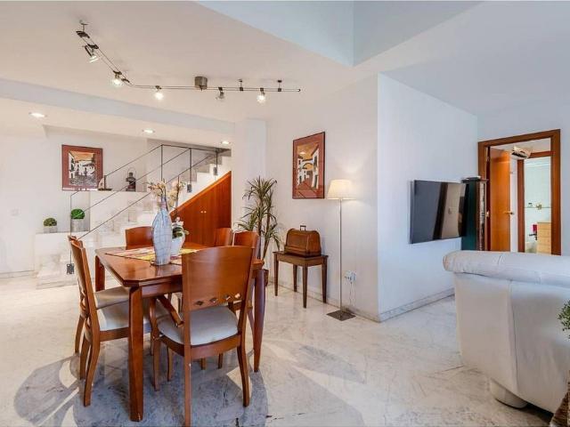 Piso en venta en calle Riu Ser, Girona, de 128 m² 4 habitaciones por 484.000