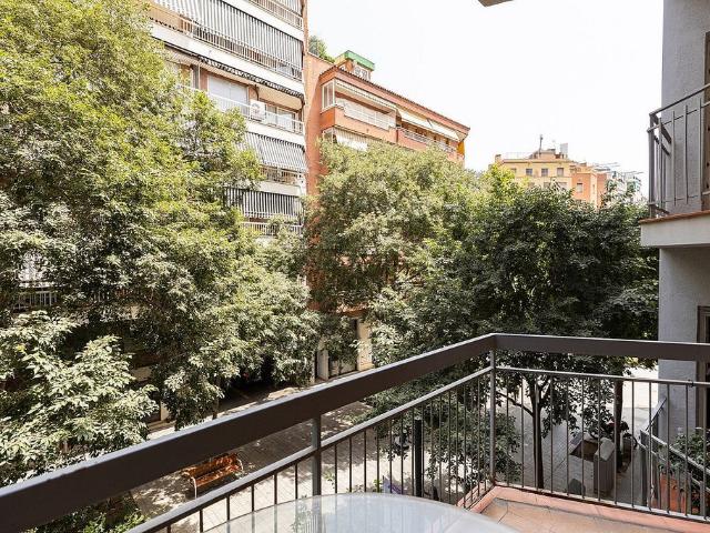 Piso en venta en calle Rocafort, Barcelona, de 90 m² 4 habitaciones por 550.000