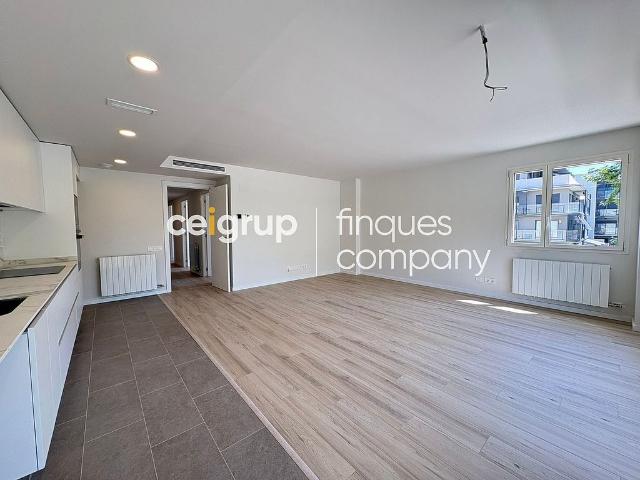 Piso en venta en calle Roberto Bolaño Ávalos, Girona, de 103 m² 4 habitaciones por 395.000