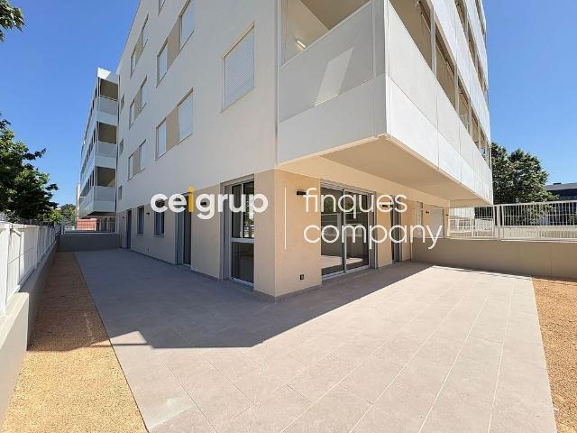 Piso en venta en calle Roberto Bolaño Ávalos, Girona, de 88 m² 3 habitaciones por 370.900